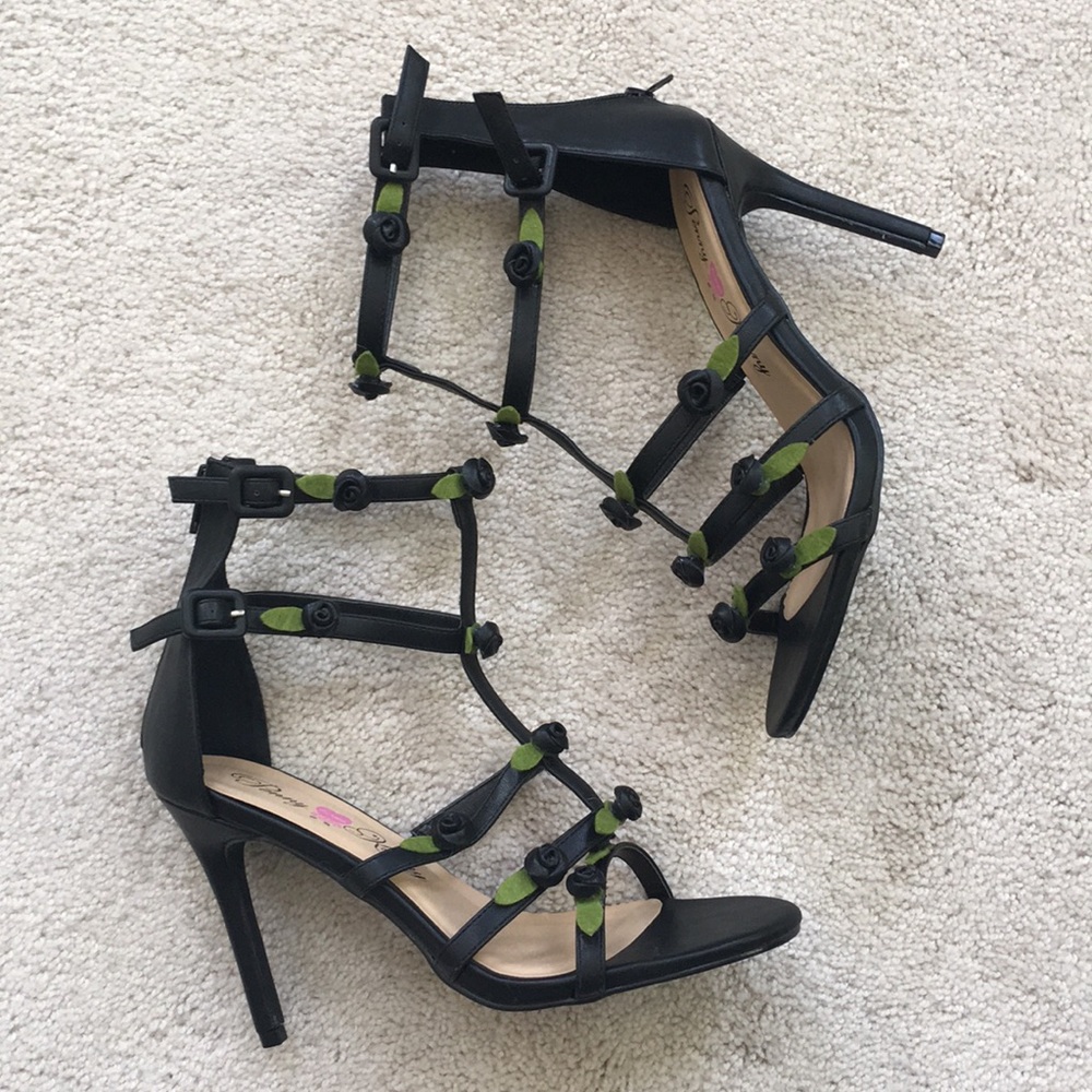 NWOB Penny Loves Kenny Dabble Cage Sandal